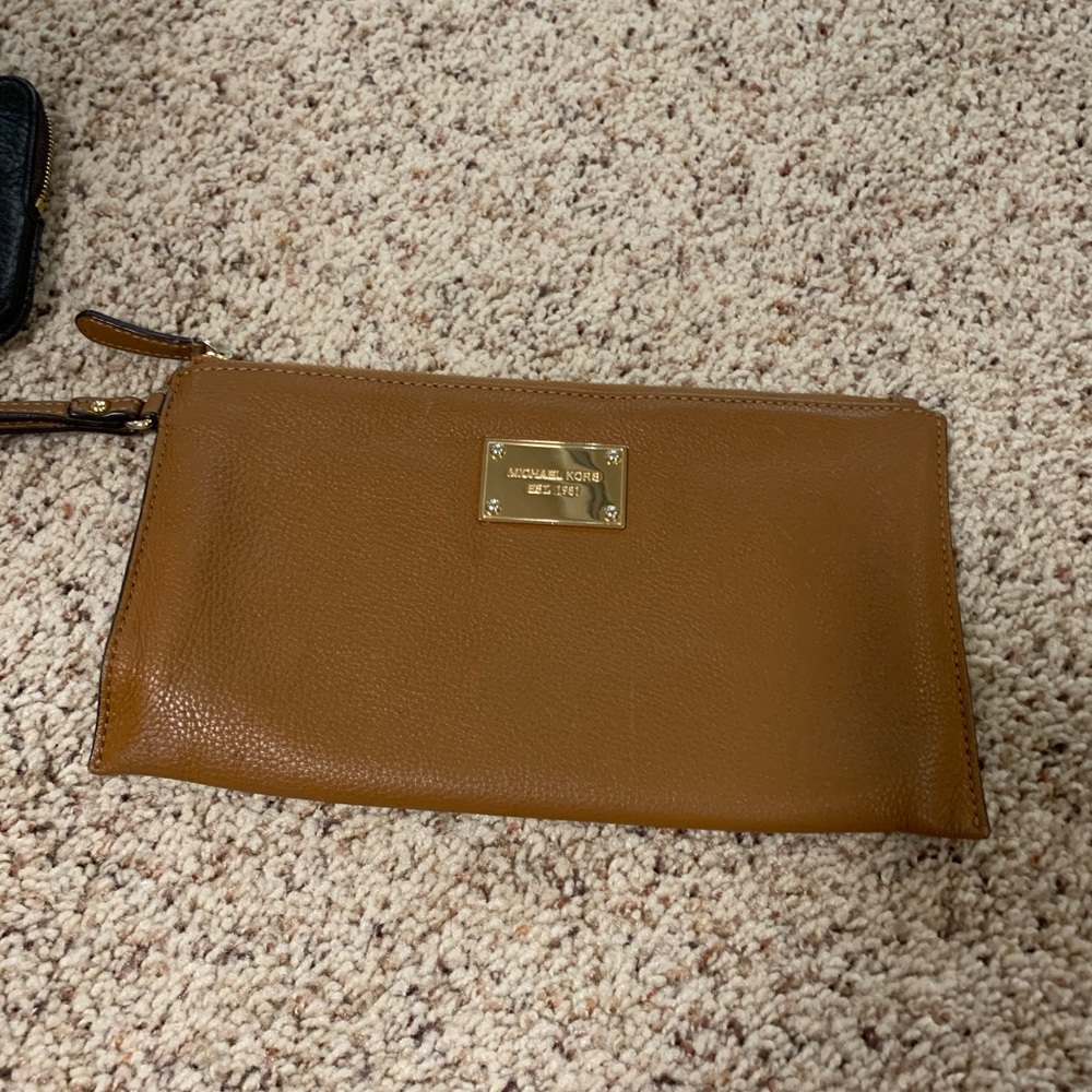 michael kors wristlet